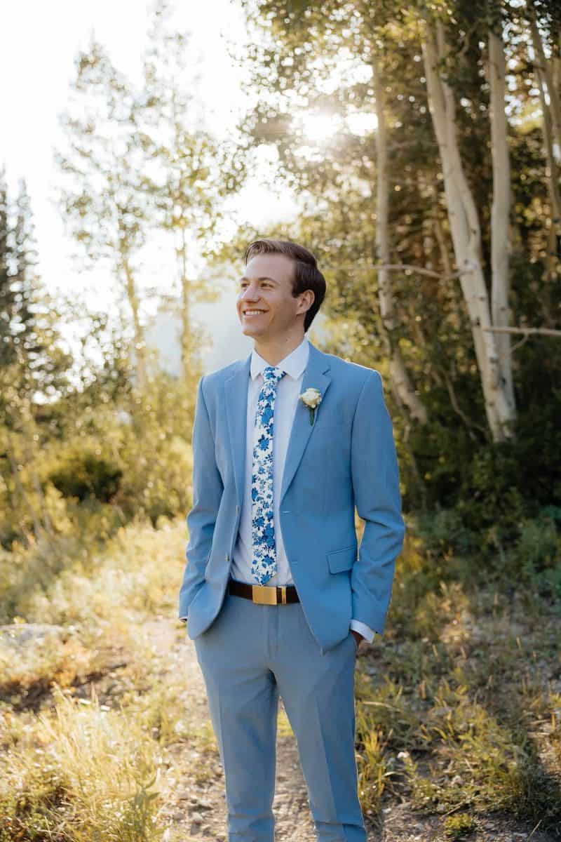 Alta Utah Summer Wedding Formal Session Groom in powder blue suit with blue floral tie, bride in classic white dress and veil with white floral wildflower bouquet | Alta Utah Summer Wedding Formal Session | Kae D Photography | Adventure Wed Feature