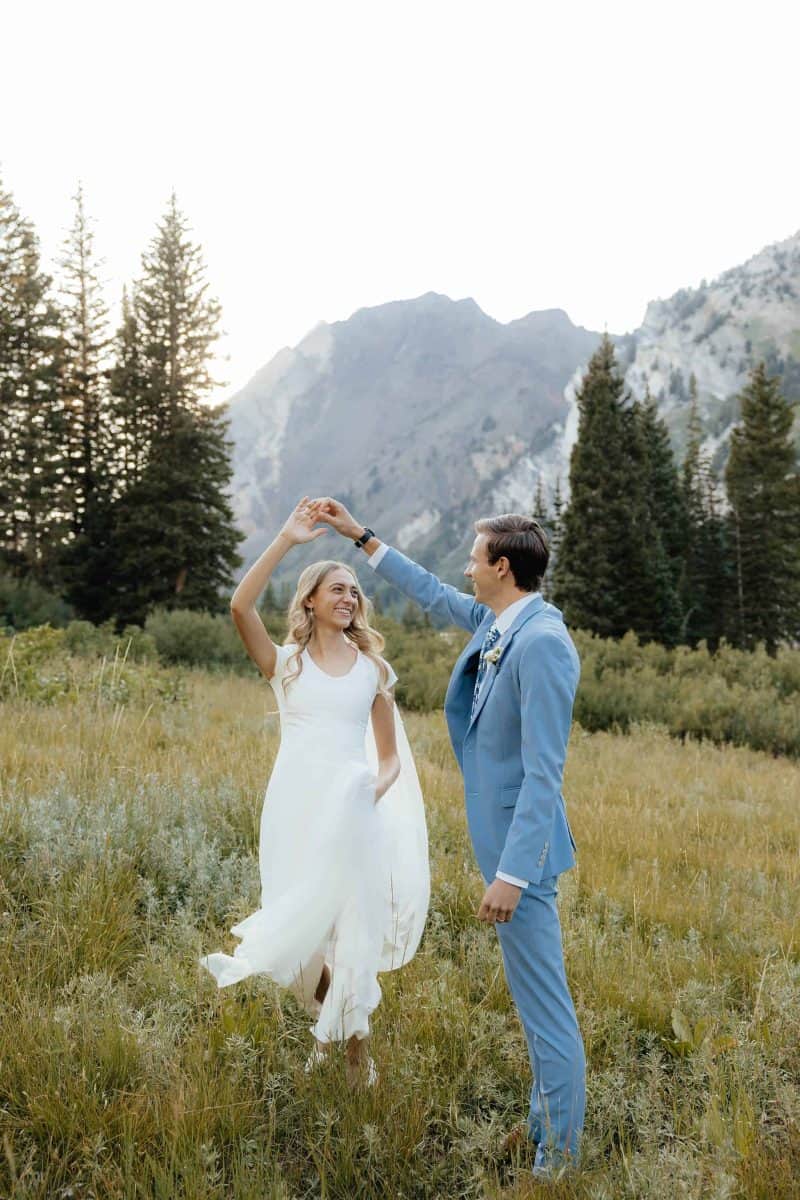 Alta Utah Summer Wedding Formal Session Groom in powder blue suit with blue floral tie, bride in classic white dress and veil with white floral wildflower bouquet | Alta Utah Summer Wedding Formal Session | Kae D Photography | Adventure Wed Feature